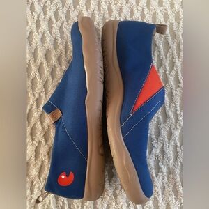 UIN Art Travel Toledo Slip-on  Shoe (women size 10 / men size 8.5)